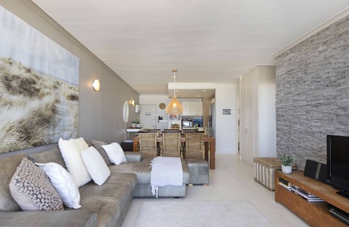 Bloubergstrand Apartment | Horizon Bay 501, Blouberg by HMH