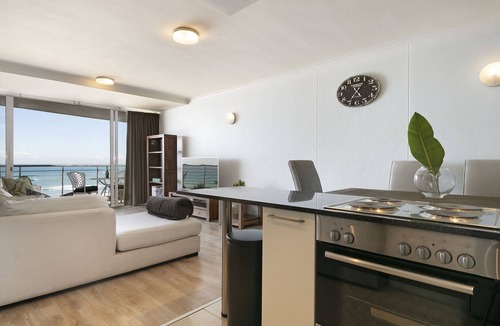 Bloubergstrand Apartment | Horizon Bay 902 Beachfront APT with full Inverter by HMH