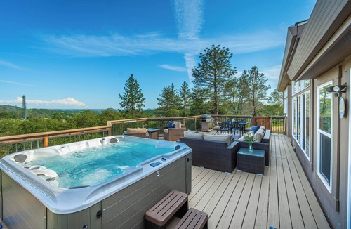 Cool House | Hot Tub - BBQ - Pool Table - Mountain View - Close to Wedding Venues