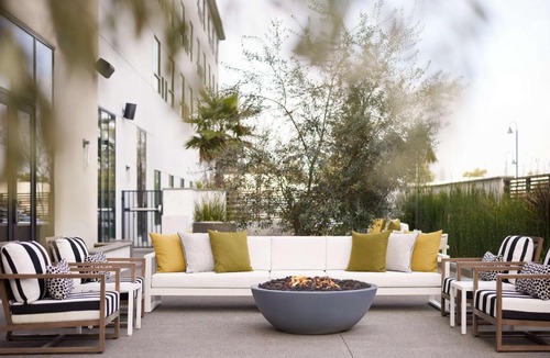 Rohnert Park Hotel | Hotel Centro Sonoma Wine Country, Tapestry Collection Hilton