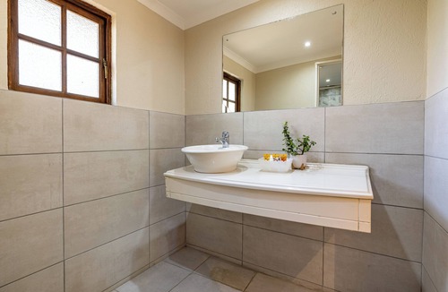 Hazyview Hotel | Hotel Numbi and Garden Suites