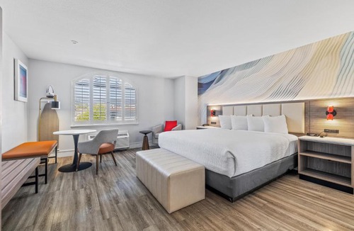 San Bruno Hotel | Hotel Skye San Francisco Airport SFO FREE SHUTTLE AND BREAKFAST!