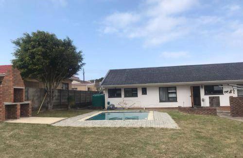 Gonubie House | House ∙ 1 bedroom ∙ 4 guests