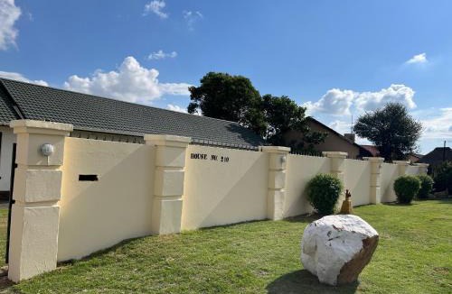 Alberton House | House 210 holiday rentals