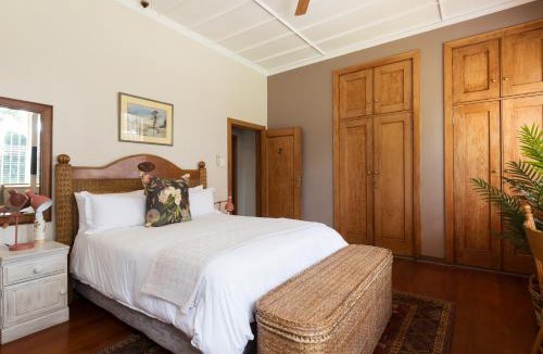 Muckleneuk House | House Falcon close to ZAH