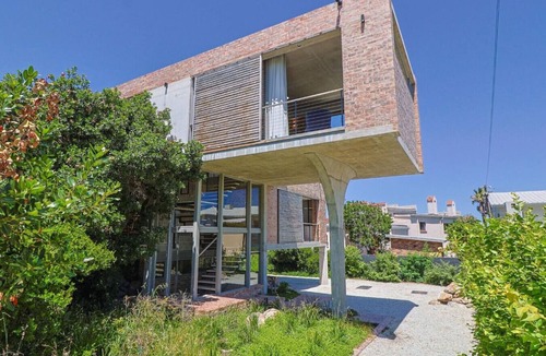 Onrus House | House Fynbos | Designer House | Sea & Mountain Views