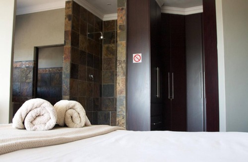Bluewater Bay House | House Haven Guesthouse