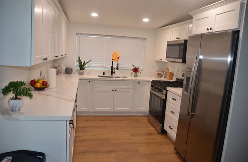 Sacramento House | House with A Vibe in West Sacramento A Swimming Pool and five bedrooms.