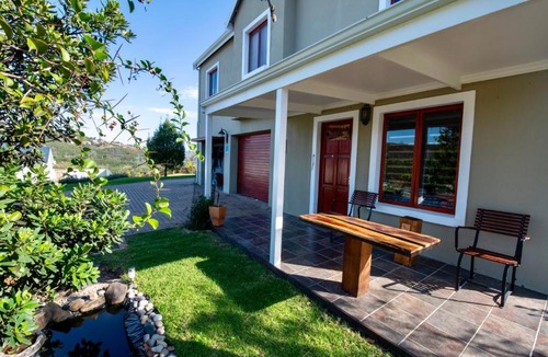 Knysna Apartment | Hubert's Ecke: A Tranquil and Peaceful Space