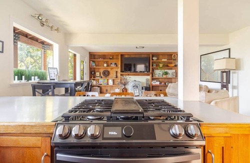 Point Richmond House | Huge 2Br/2Ba Unit w/Pvt Deck + 5 min to Ocean