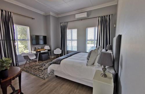 Malmesbury House | Huis van Brood Guesthouse