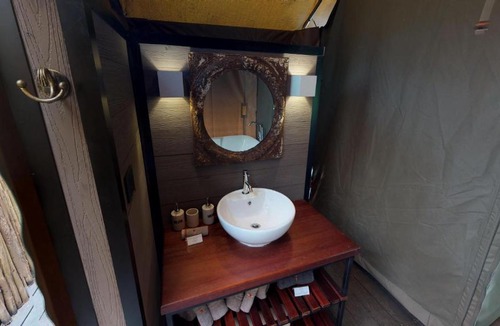 Albert Luthuli Cabin | Humala River Lodge
