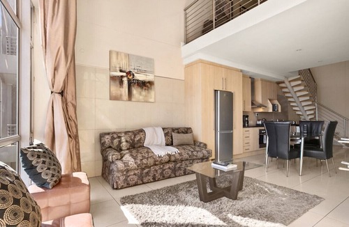 Sandown Apartment | Hydro Park Penthouse Loft