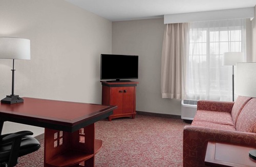 The East Side Hotel | Ideal Group Retreat – Two 1BR Suites w/Kitchen & Living Area