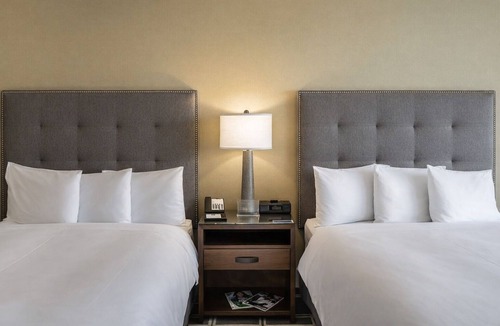 Sunnyvale West Hotel | Ideal Location! Onsite Pool, Pet-Friendly Property, Parking Onsite
