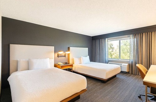 San Ramon Hotel | Ideal Mix of Comfort and Value! Outdoor Pool, Pet-friendly, Free Parking!