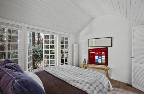Tamalpais-Homestead Valley House | Idyllic Mill Valley cottage next to Muir Woods