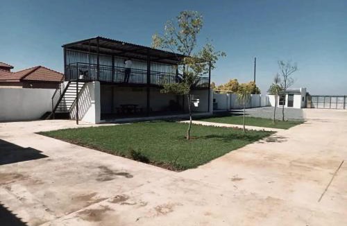 Moretele Apartment | Iketleng Guest House & Resort