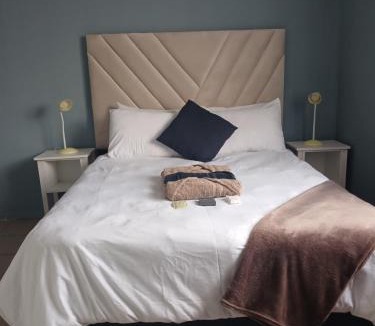 Nelson Mandela Bay Bed & Breakfast | Ikhayalam bed and breakfast