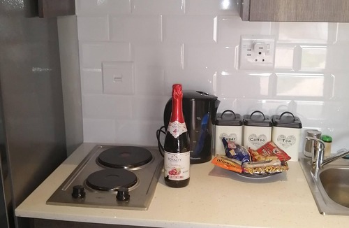 Kempton Park Bed & Breakfast | Immaculate and Beautiful Chalet - fully equipped