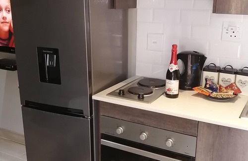 Kempton Park Bed & Breakfast | Immaculate and Beautiful Chalet - fully equipped