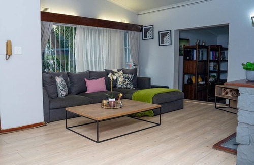 Greater Johannesburg Metropolitan Area House | Impeccable 3-Bed House in Joburg, 6km nr Sandton