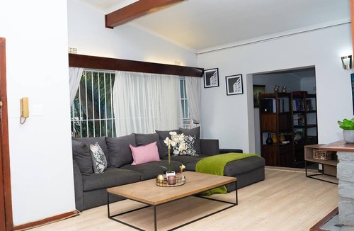 Greater Johannesburg Metropolitan Area House | Impeccable 3-Bed House in Joburg, 6km nr Sandton