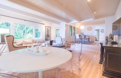 Oak Knoll House | In the heart of Napa Valley…Fabulous Property, Fabulous Location!