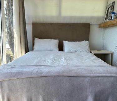 Camps Bay Apartment | Independent quaint flat, close to beach