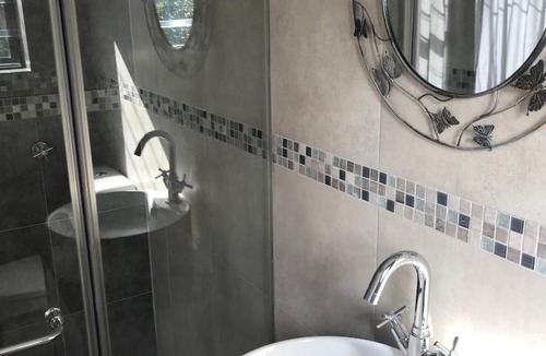 Vermont Apartment | Indigo Place - Gold