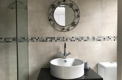Vermont Apartment | Indigo Place - Gold