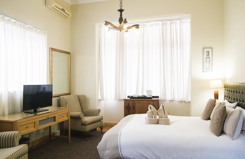 Three Anchor Bay Hotel | Induna Lodge