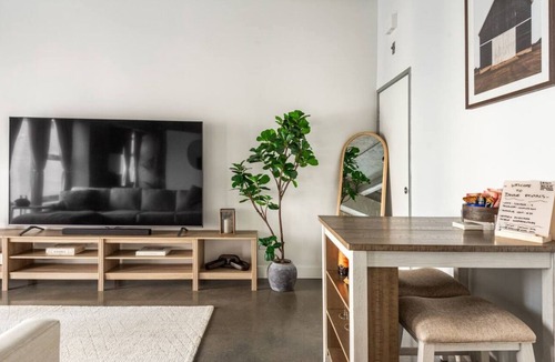 Midtown Sacramento Apartment | Industrial Loft In The Heart Of Downtown