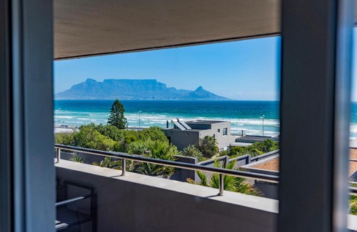 Bloubergstrand Apartment | Infinity Luxury Beachfront Apartment