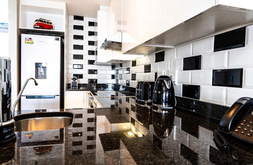 Bloubergstrand Apartment | Infinity Luxury Beachfront Apartment