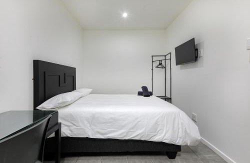 Sea Point Hotel | Inn & Out Express Sea Point