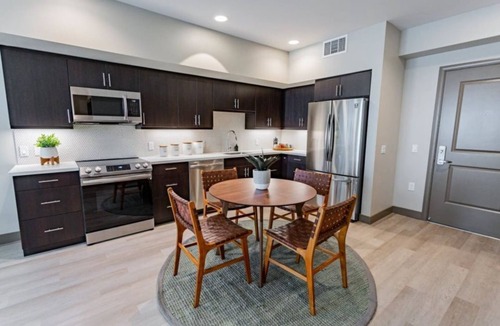 Burlingame Condo | Inviting 2BR Bayswater Retreat Near Local Attractions