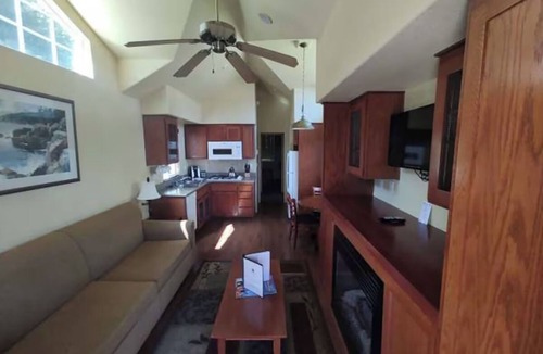 Point Arena Villa | Inviting Suite with Dining Area, Close to Dining Spots and Bowling Ball Beach