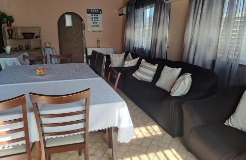 Montclair House | Iqhayiya Guest House