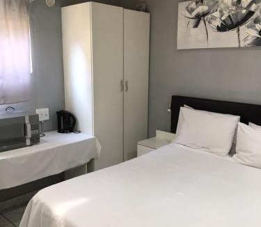 Montclair House | Iqhayiya Guest House
