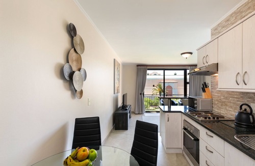 Century City Apartment | Island Club LA302 by CTHA