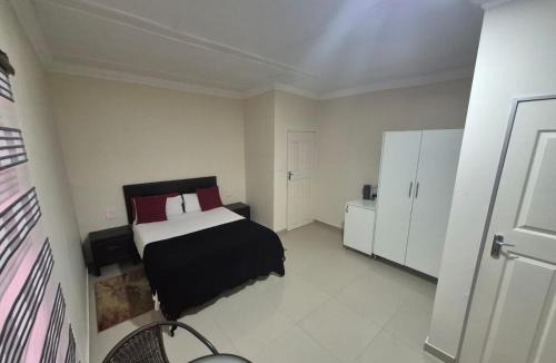 Kempton Park House | Ithonsi Guesthouse