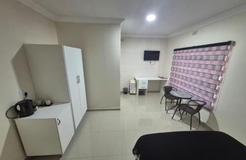 Kempton Park House | Ithonsi Guesthouse