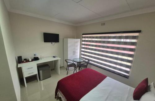 Kempton Park House | Ithonsi Guesthouse