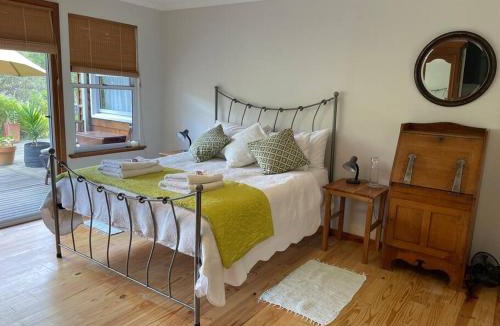 Hout Bay Apartment | Ixia studio-Serene, solar, pet friendly, garden and valley views