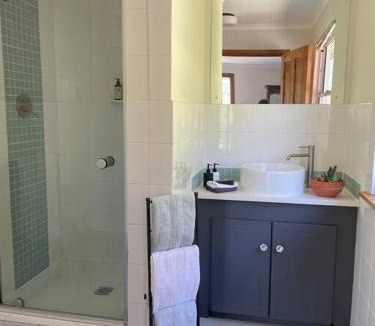 Hout Bay Apartment | Ixia studio-Serene, solar, pet friendly, garden and valley views