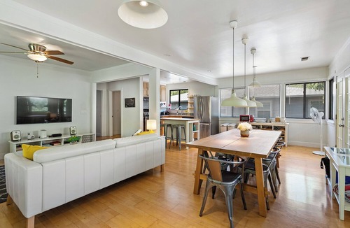 Guerneville House | Jade House ~ Family Home! Woof! Ping-Pong, River/Beach Front