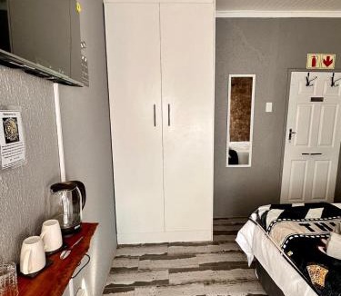 Matjhabeng House | Janneman Se Leeuwyfie B&B