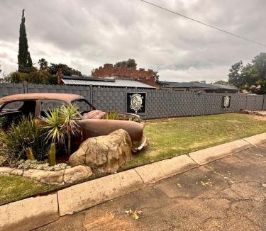 Matjhabeng House | Janneman Se Leeuwyfie B&B