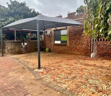 Matjhabeng House | Janneman Se Leeuwyfie B&B